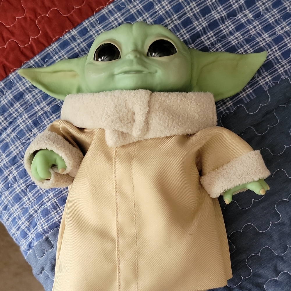 Green Baby Yoda with Tan Coat
